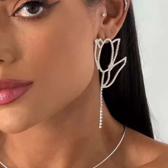 Elegant Silver Floral Earrings M448 - Picture 2 of 3